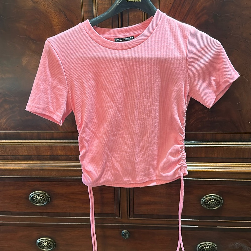 4 Zara tops! Pink, black, white and green to add to your closet!